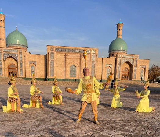 В Ташкенте прошла фотосессия артистов гастрольной группы Государственного цирка Якутии