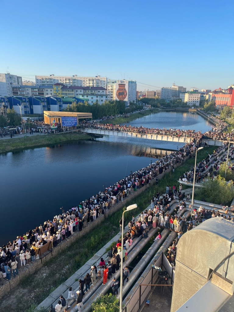 ФОТО Зрители циркового перфоманса На грани фантастики и реальности..jpg