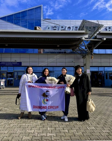 Сегодня в аэропорту “Якутск” встретили наших артисток Пелагею Кычытарову и Анну Максимову 