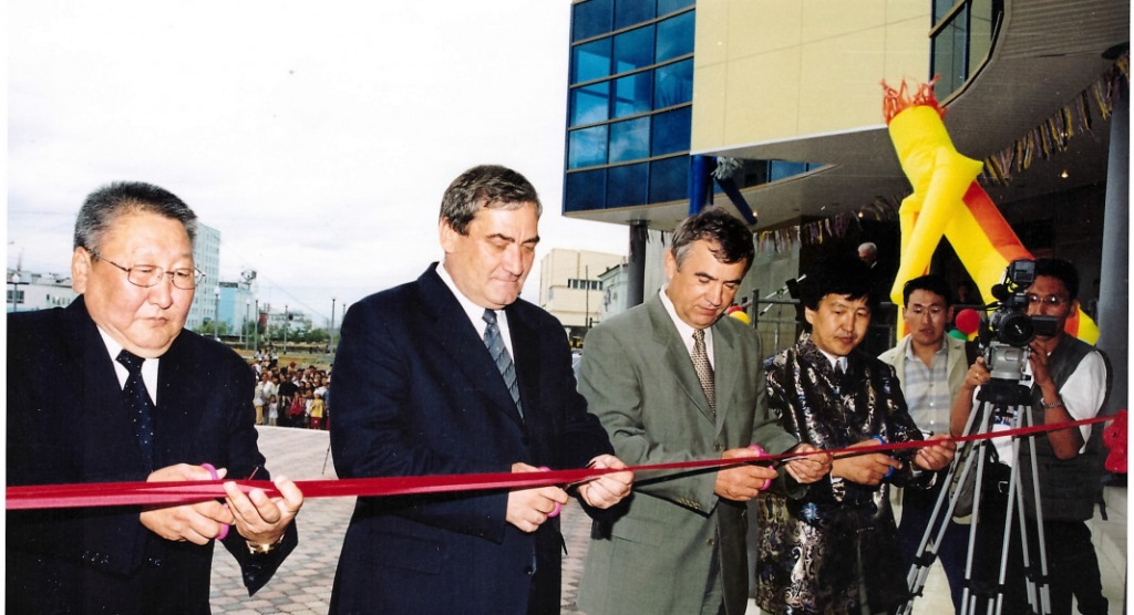 Открытие здания цирка Якутии в 2004.jpeg