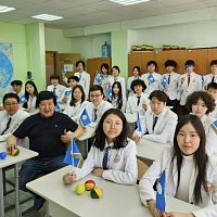 В Физико-техническом лицее имени В.П. Ларионова побывал в гостях директор-художественный руководитель Государственного цирка РС(Я), заслуженный артист РФ и РС(Я) Сергей Расторгуев